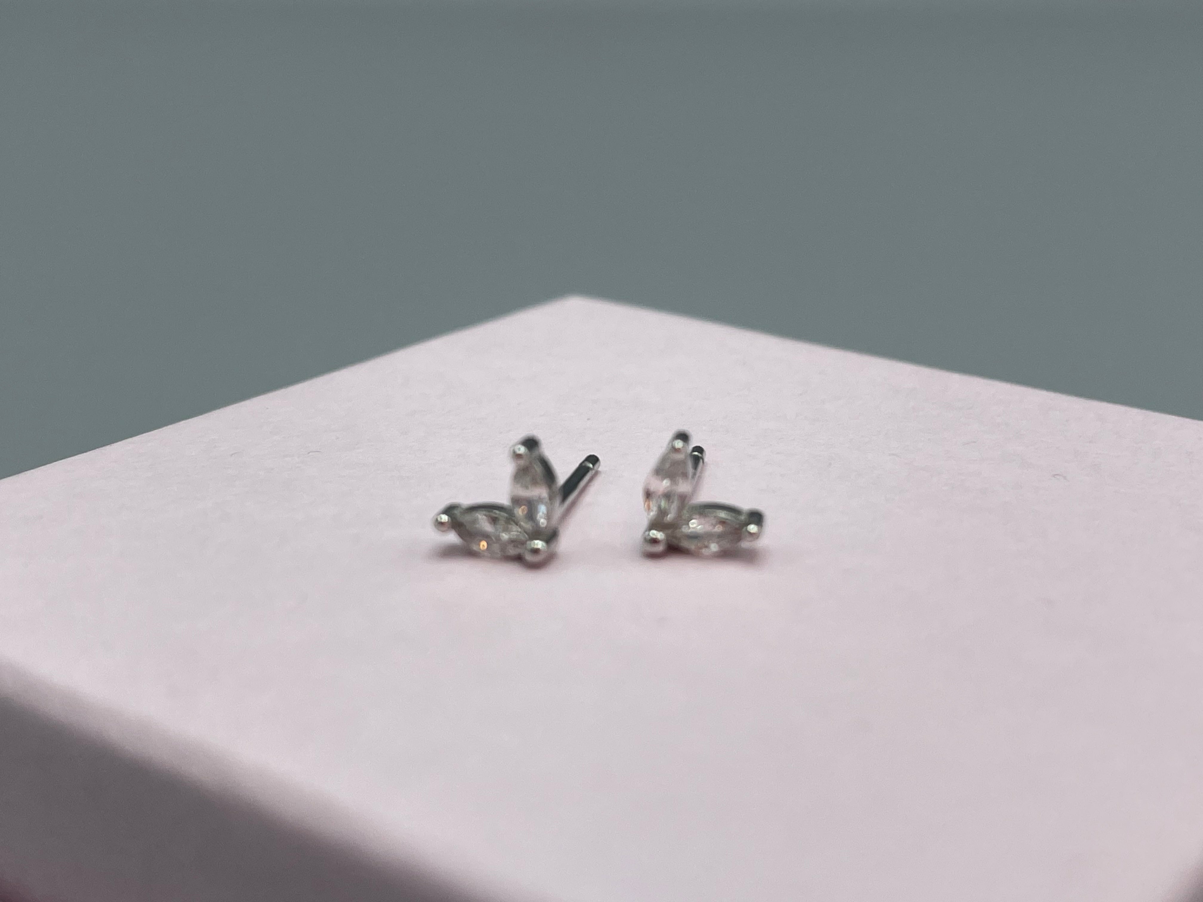 Sample: Stud Zircon Hearts (Nokkrir litir)