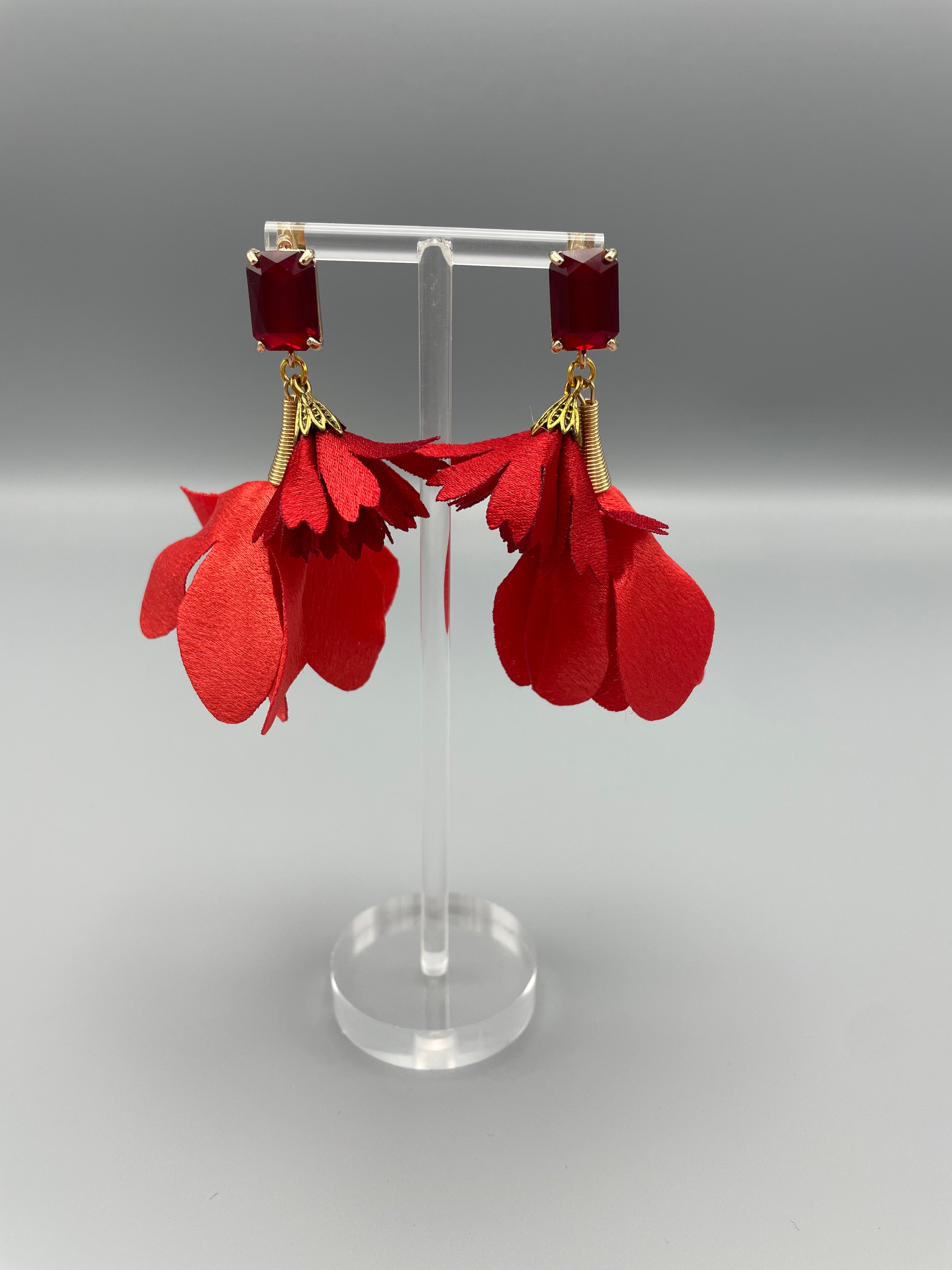 Sample: Blómalokkar Rauðir, tvöfaldir með rauðum stein