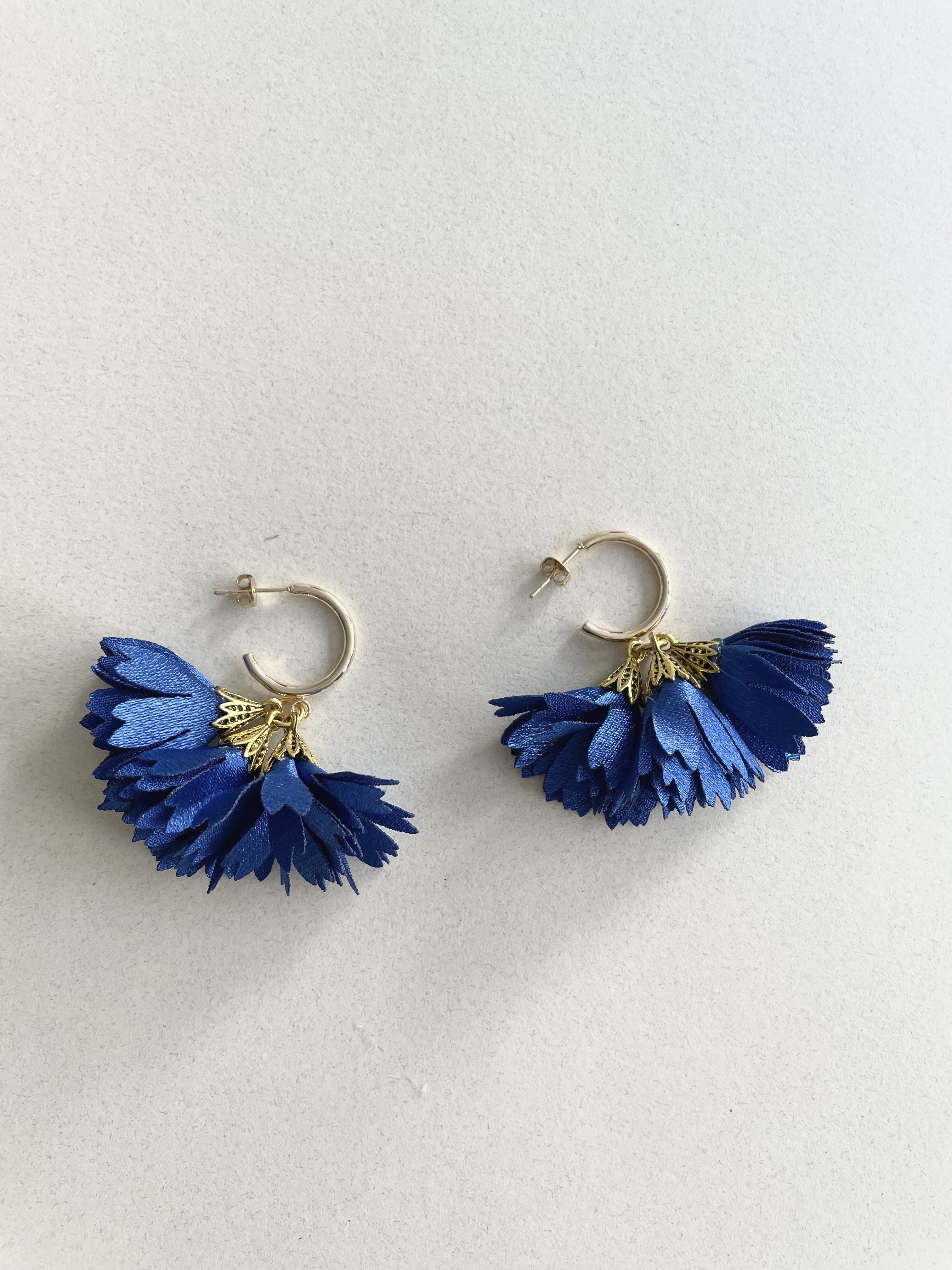 Sample: Lotus lokkar Bláir