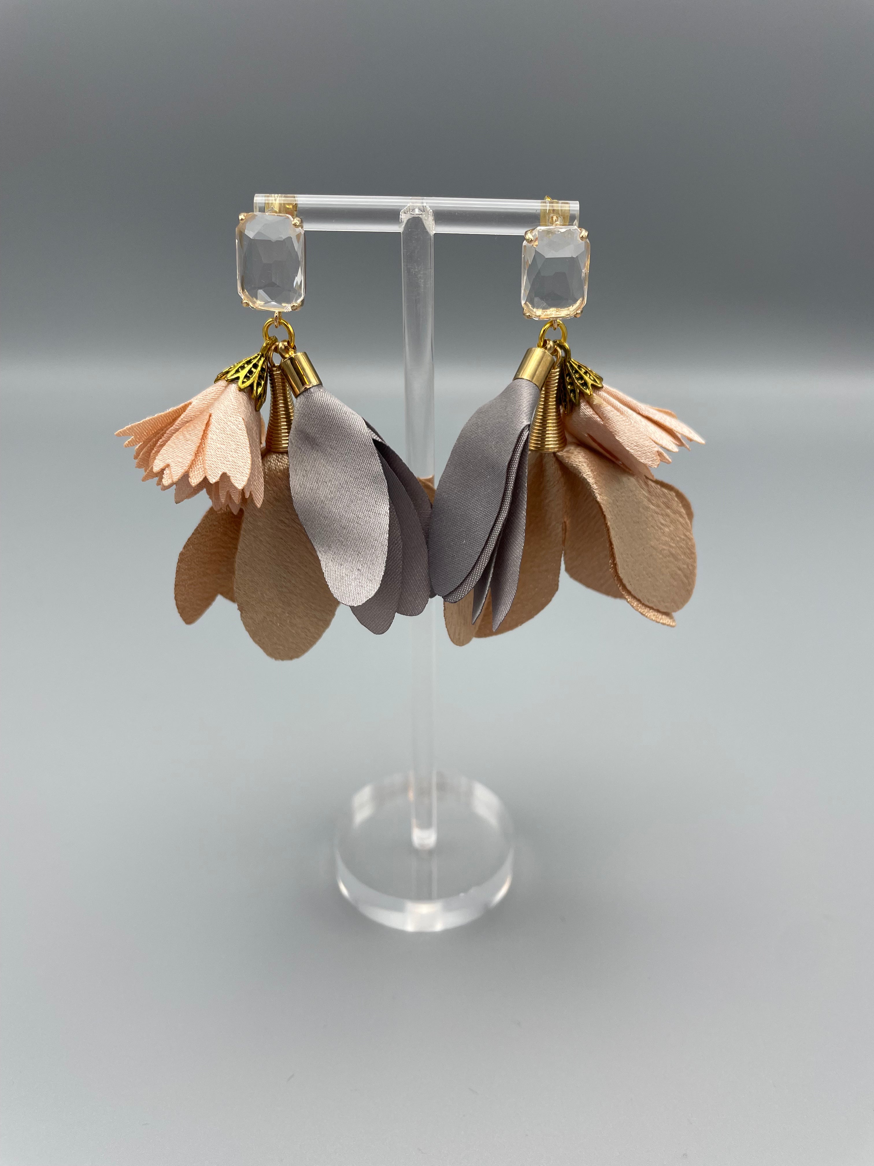 Sample: Blómalokkar Beige og gráir