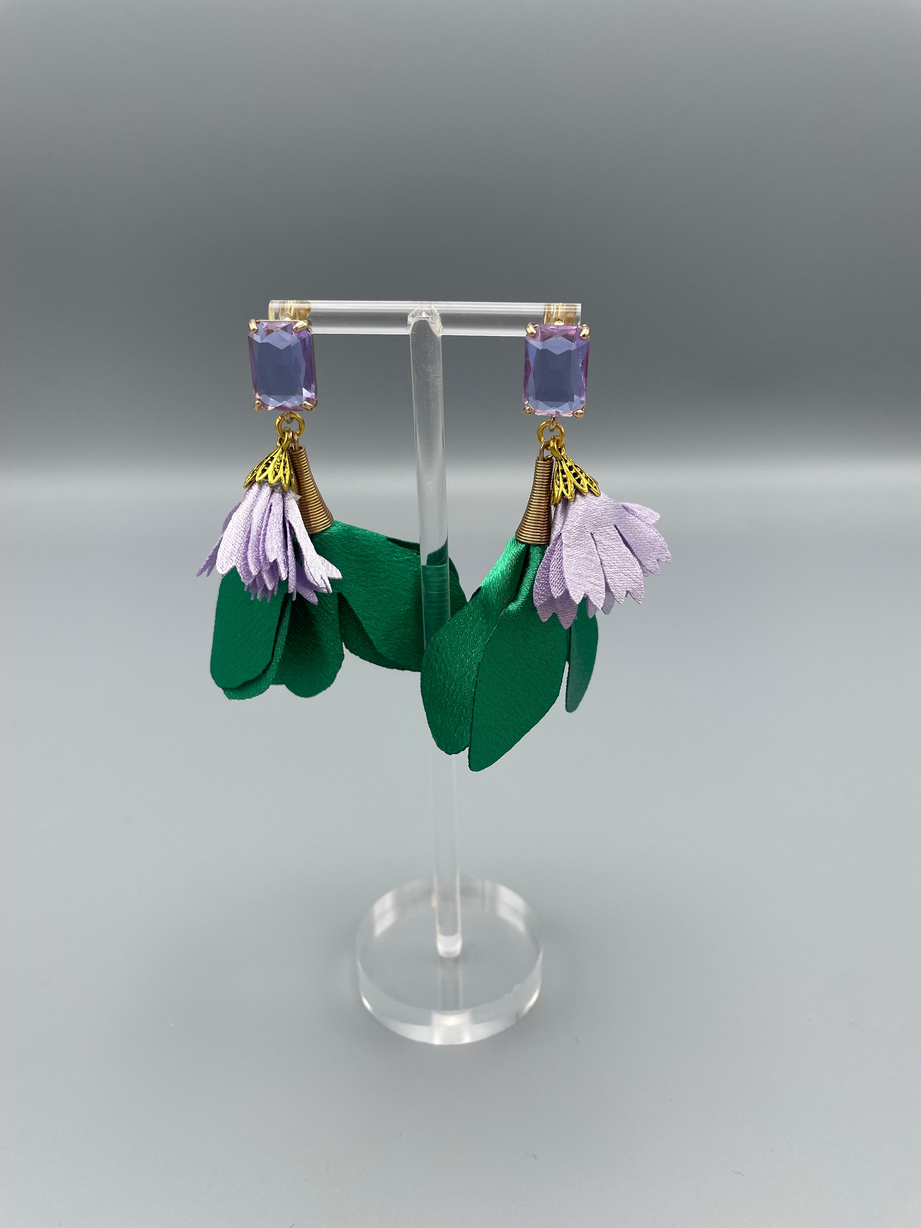 Sample: Blómalokkar Emerald og Lavender