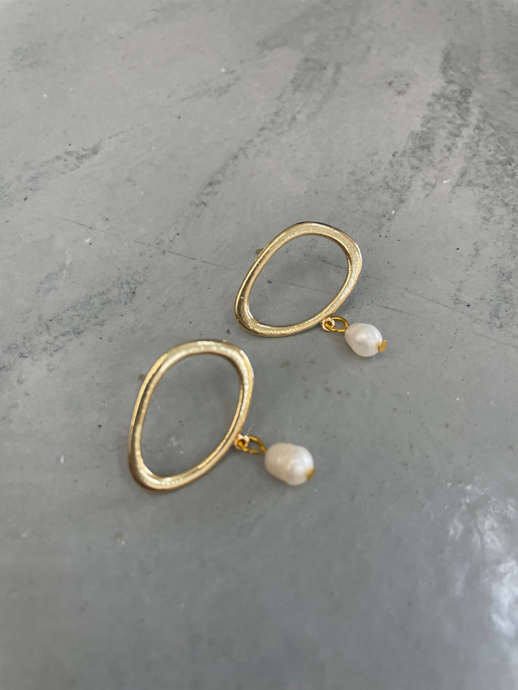 Sample, Oval Pearl Earrings